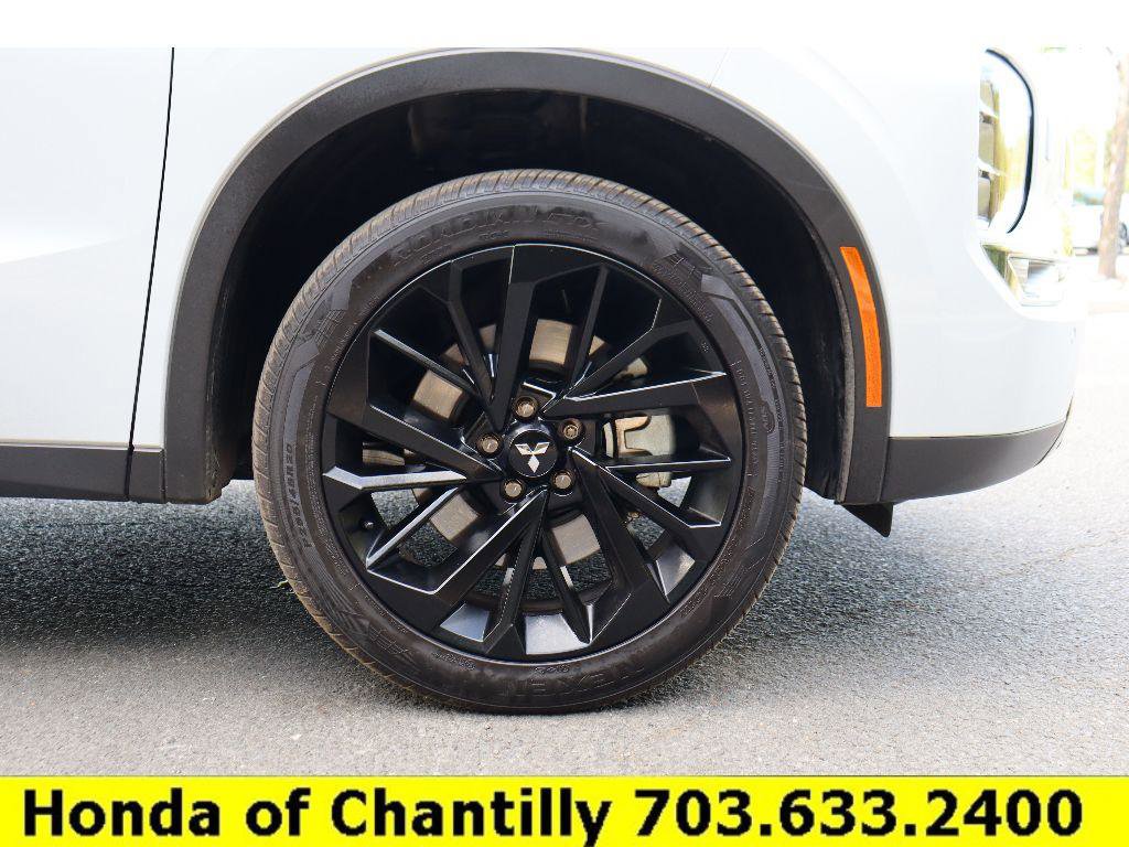 Used 2024 Mitsubishi Outlander SE Black Edition image 31