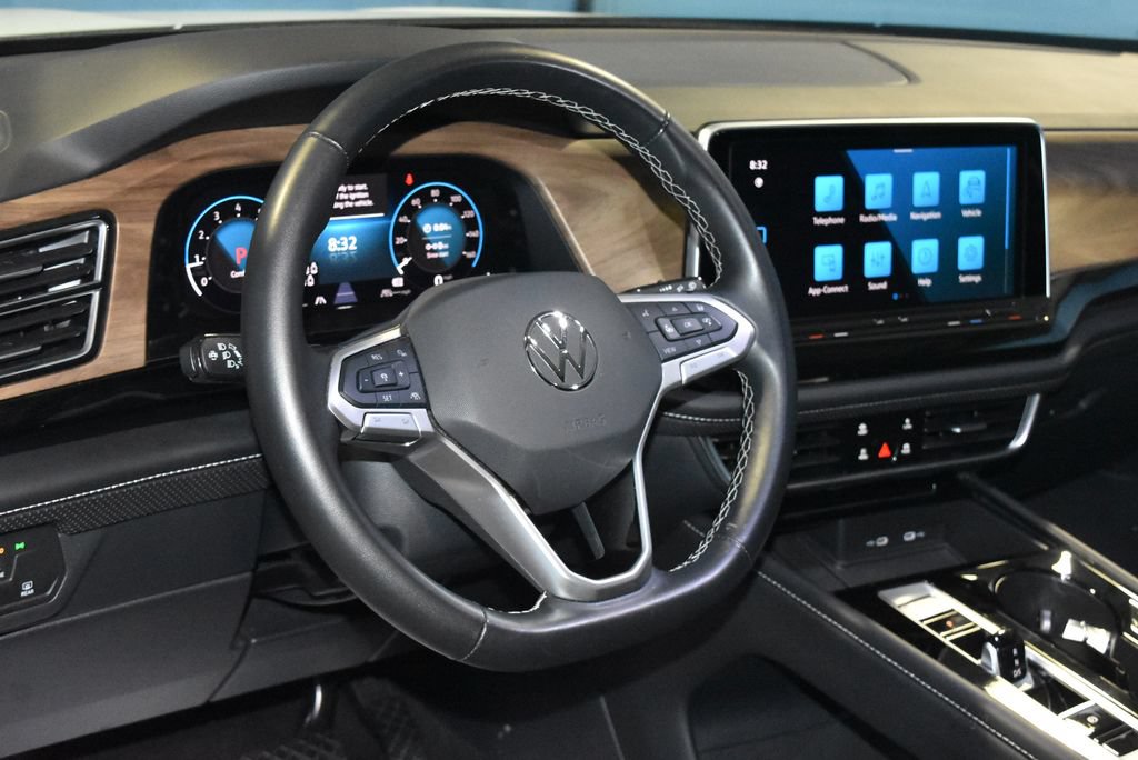 Used 2025 Volkswagen Atlas SE AWD/4WD image 2