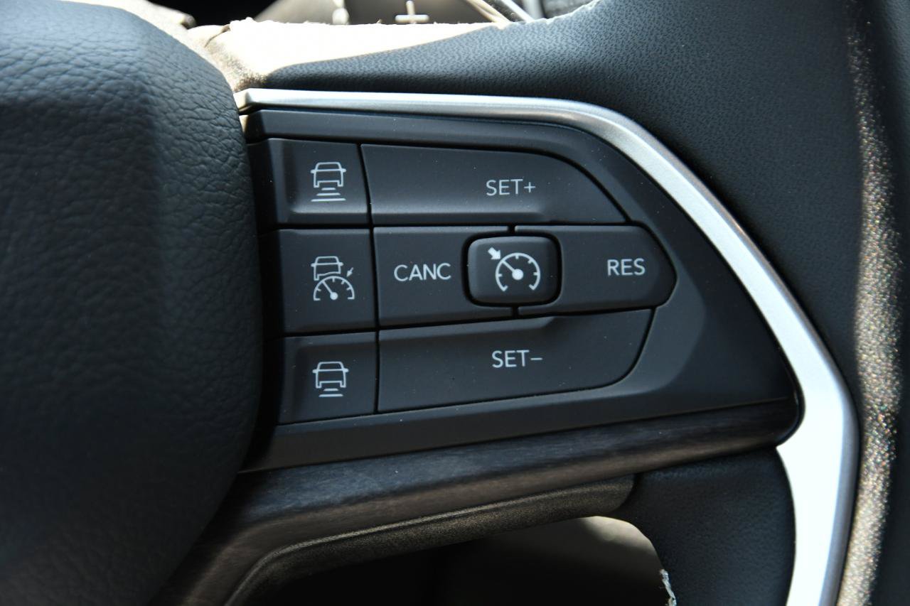 Used 2025 Jeep Grand Cherokee Limited 4xe AWD/4WD image 12
