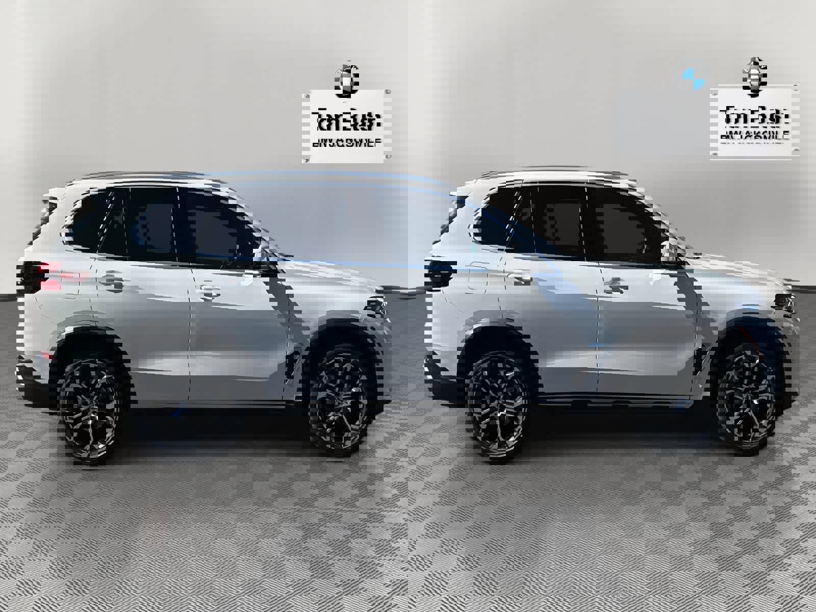 Certified 2025 BMW X5 sDrive40i w/ Parking Assistance Package image 2