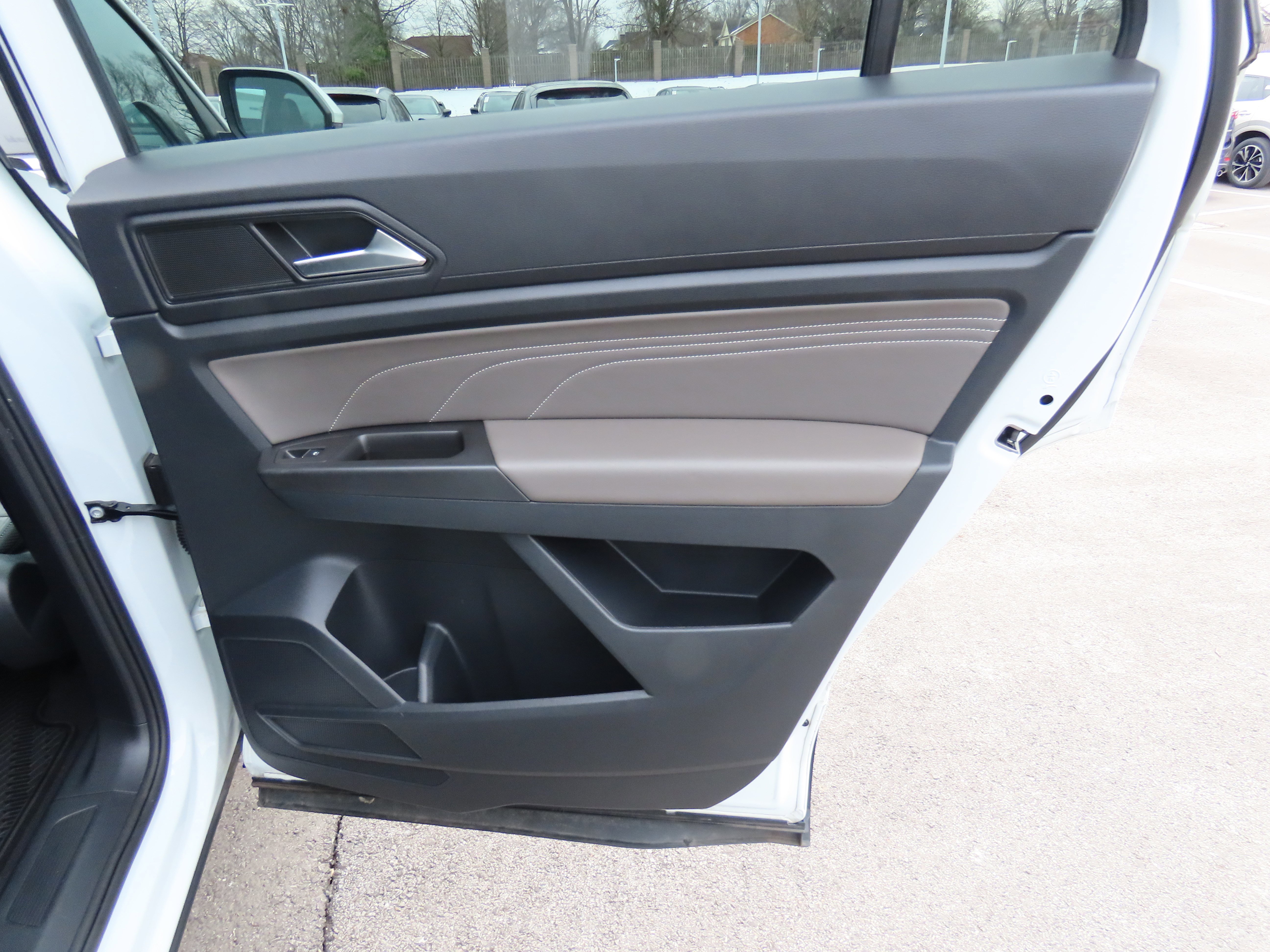 Used 2022 Volkswagen Atlas Cross Sport SE w/ Panoramic Sunroof Package image 13