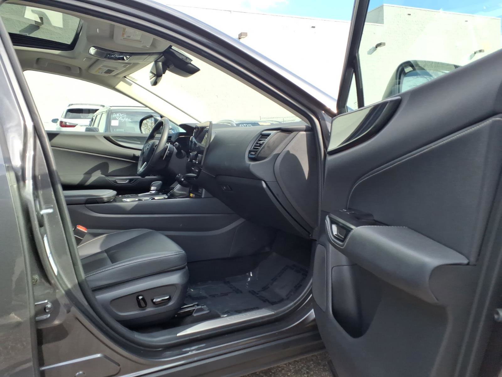 Used 2022 Lexus NX 350 AWD image 12