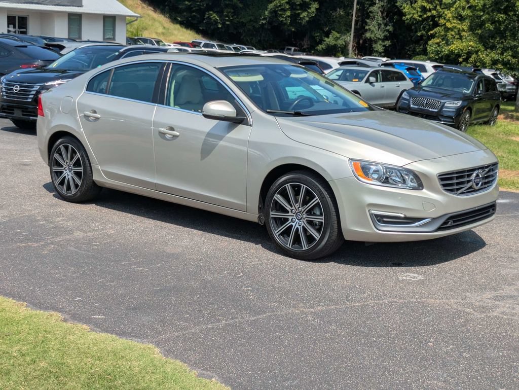 Used 2018 Volvo S60 T5 Inscription FWD image 2