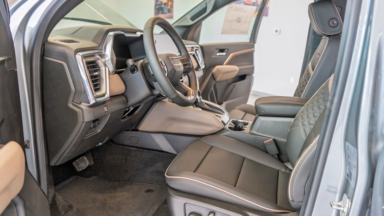 New 2026 GMC Canyon Denali image 9
