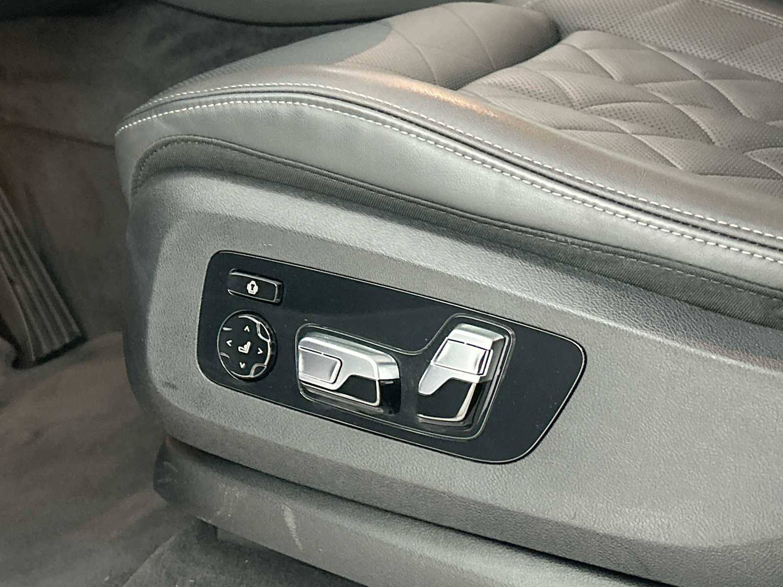 Used 2024 BMW X5 xDrive50e w/ Premium Package image 14