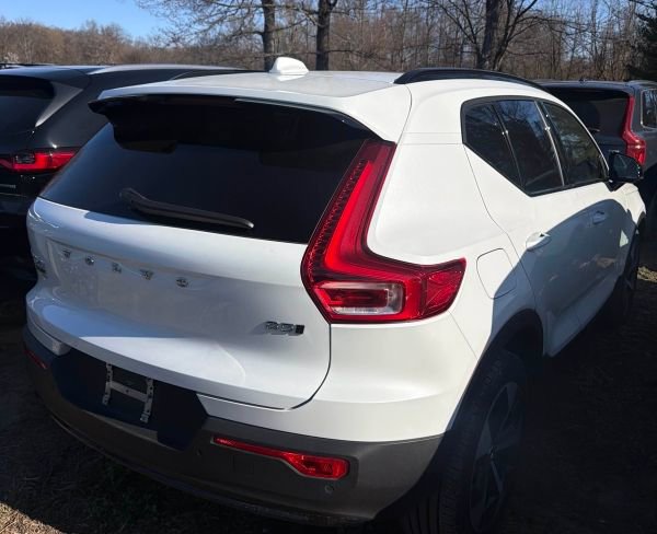 Certified 2023 Volvo XC40 B5 Plus w/ Driver Assist Package image 4