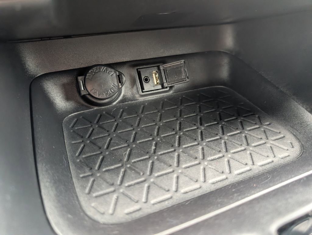 Used 2019 Toyota RAV4 XLE Premium FWD image 32