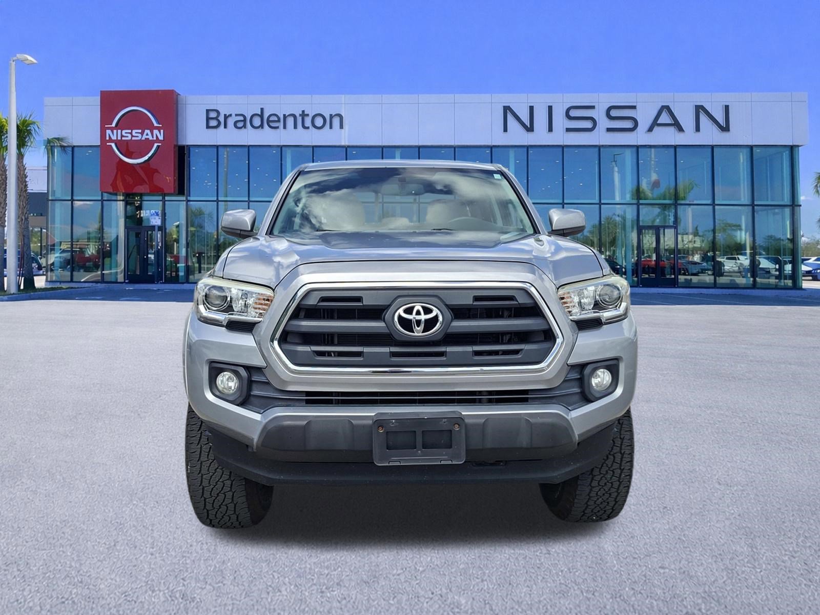 Used 2016 Toyota Tacoma SR5 w/ SR5 Appearance Package (SN) image 2