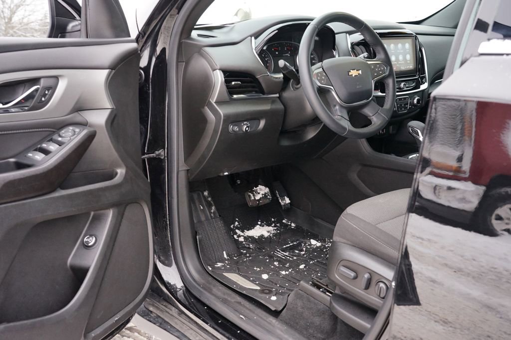 Used 2023 Chevrolet Traverse LT image 15