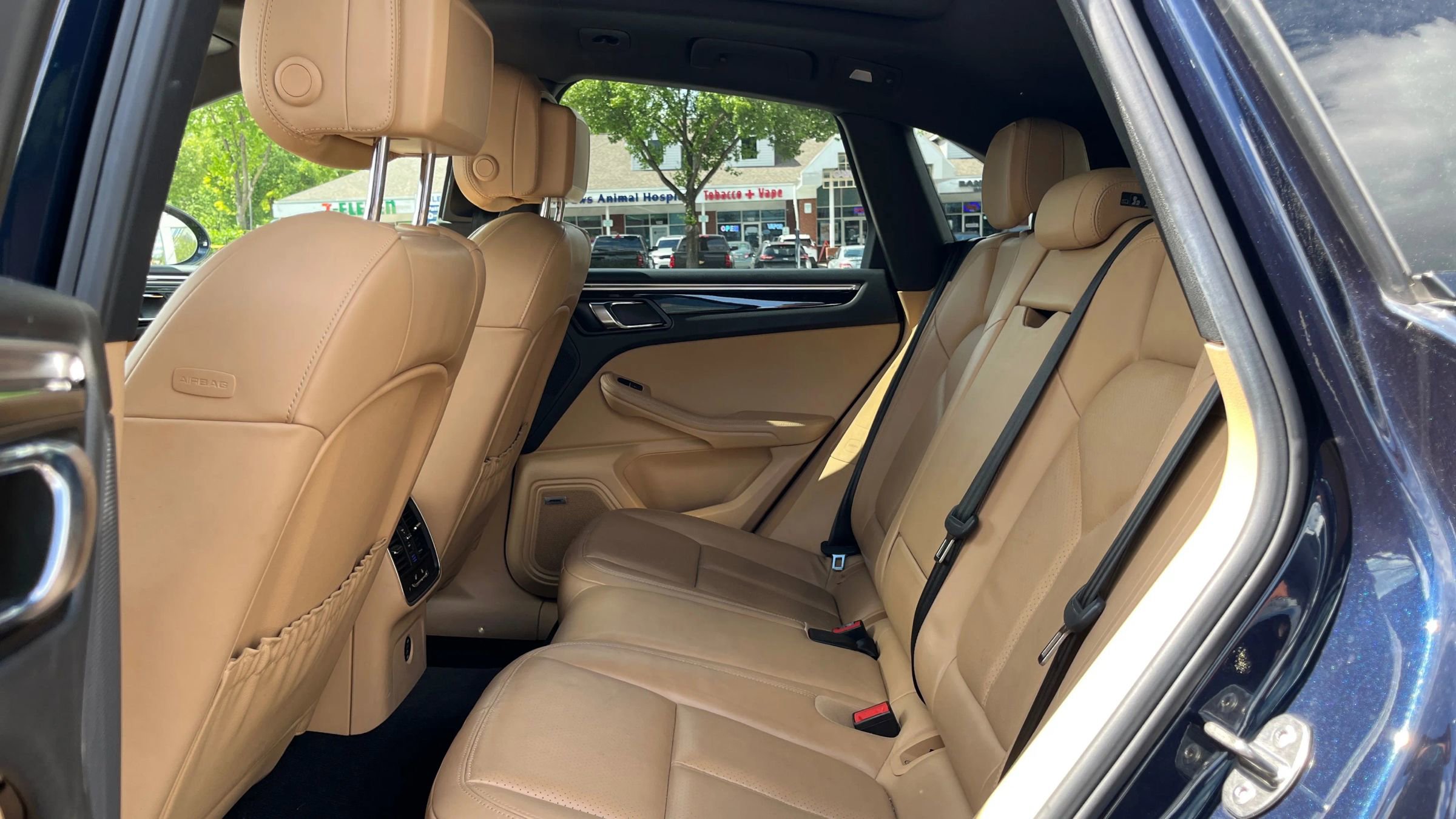 Used 2018 Porsche Macan Sport Edition AWD/4WD image 10