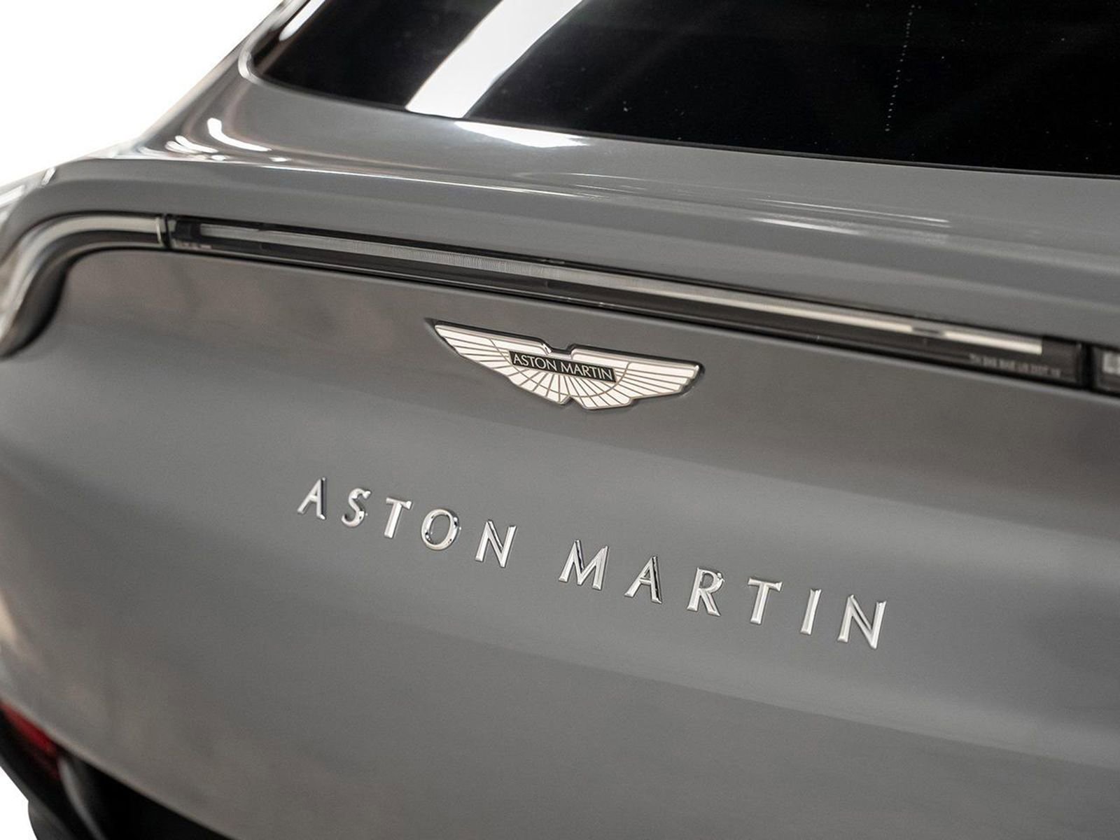 Used 2021 Aston Martin DBX image 23