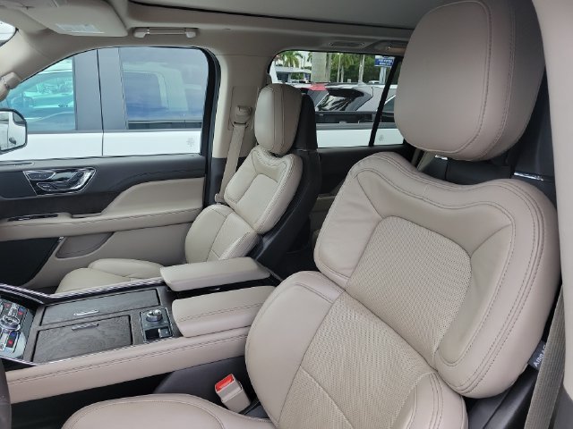 Used 2023 Lincoln Navigator Reserve RWD image 9
