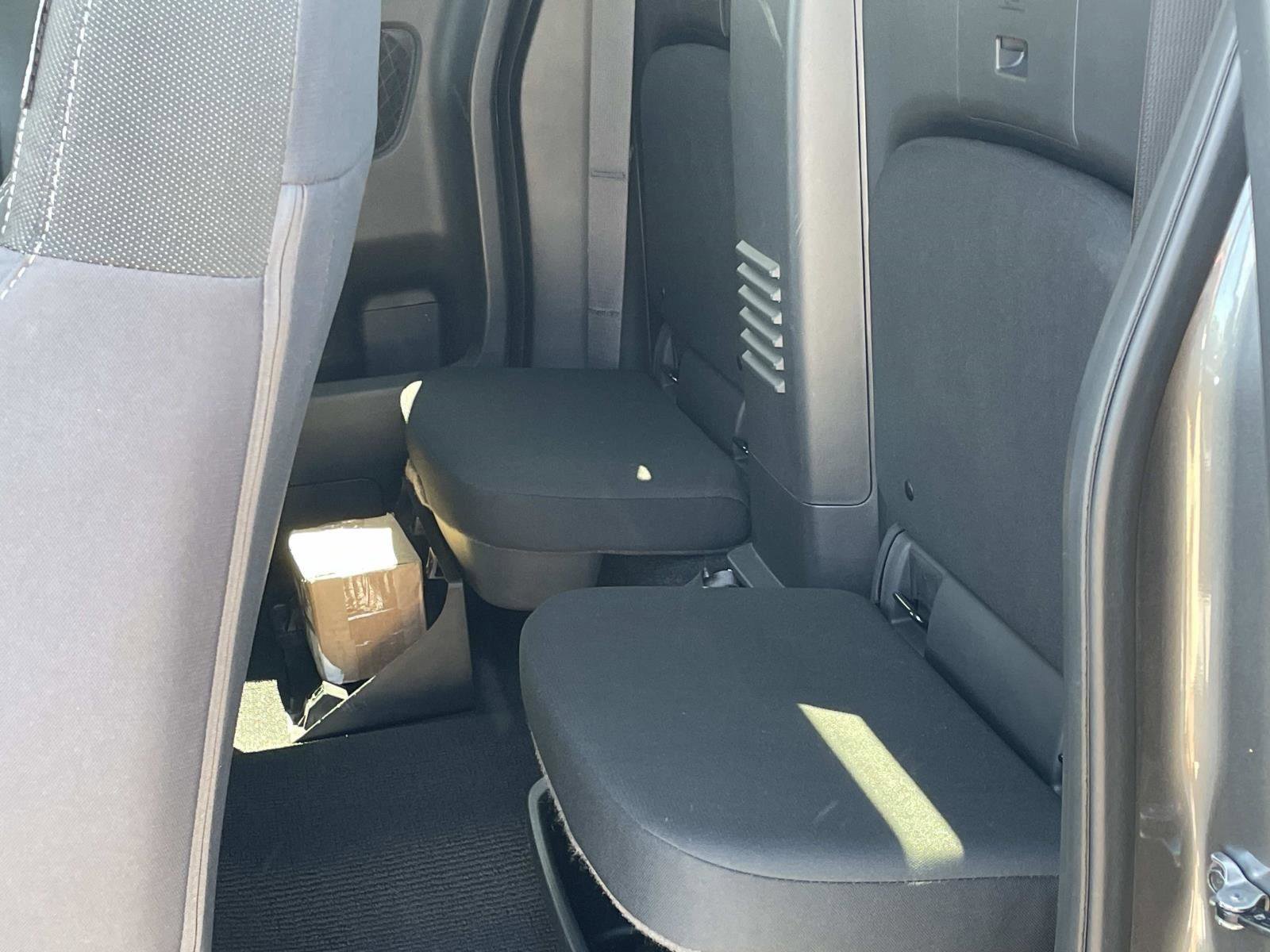 Used 2024 Nissan Frontier SV w/ SV Convenience Package image 9