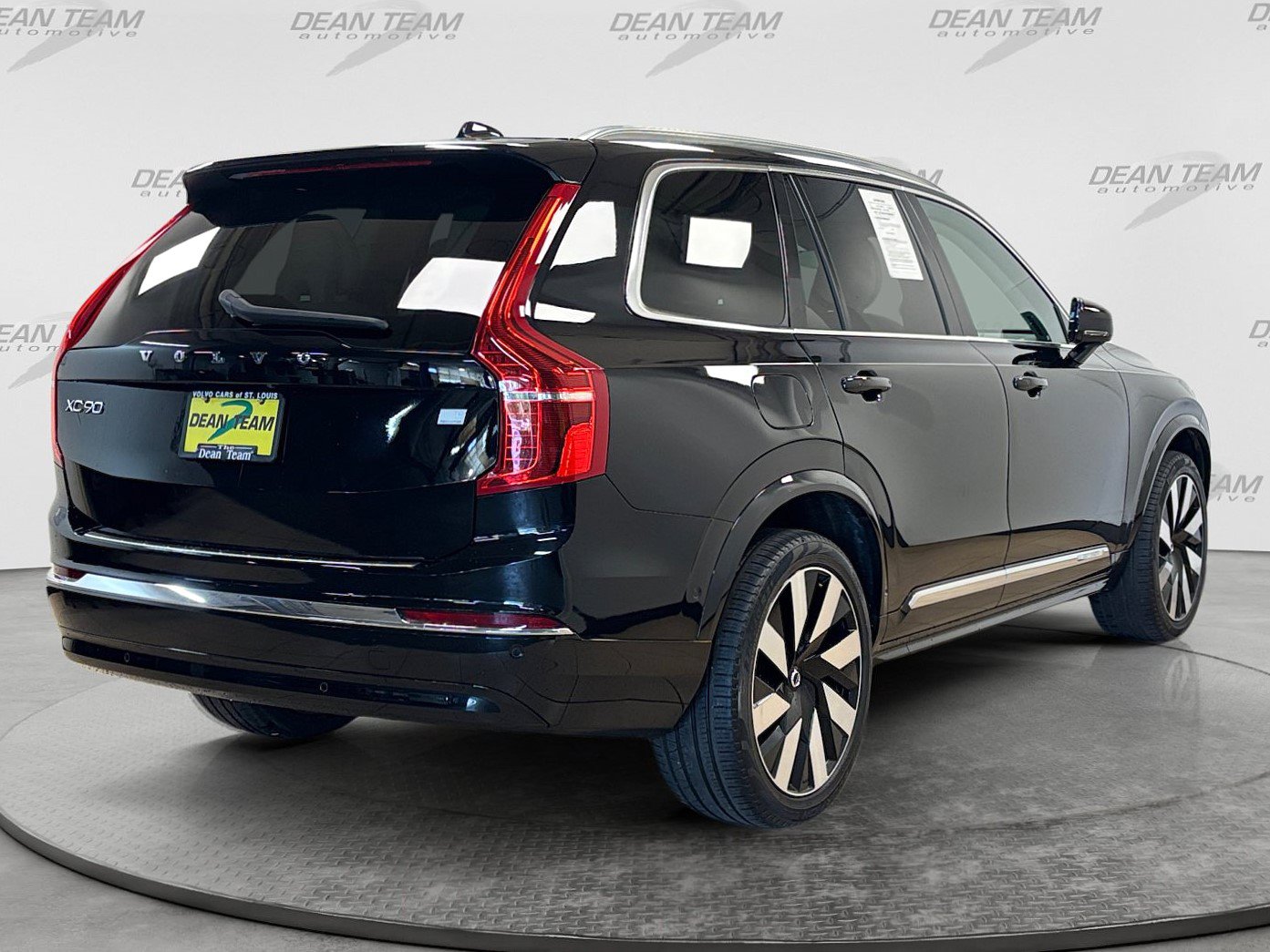 Used 2024 Volvo XC90 T8 Plus w/ Protection Package Premier AWD/4WD image 4