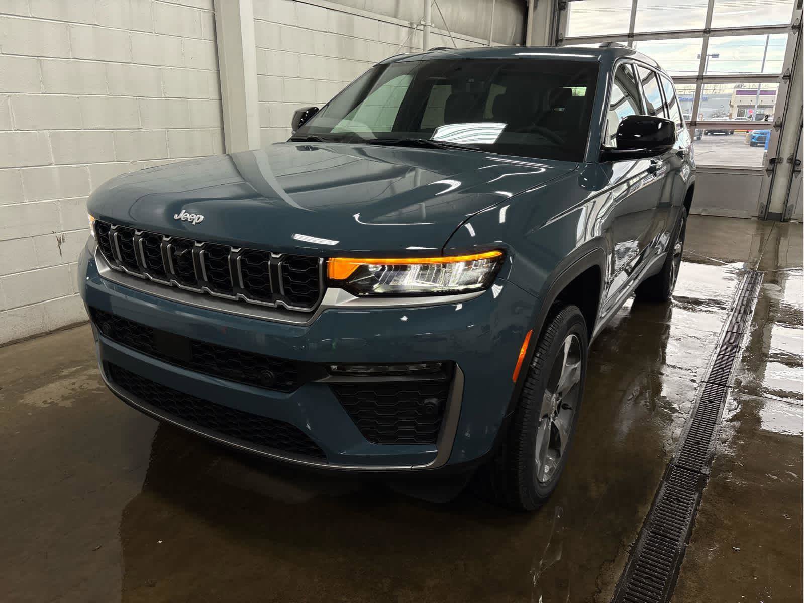 New 2026 Jeep Grand Cherokee L Limited w/ Luxury Tech Group II image 38