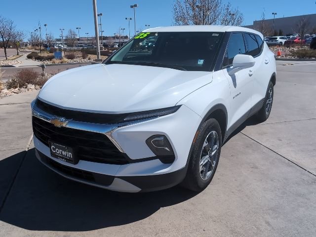 Used 2025 Chevrolet Blazer LT AWD/4WD image 3