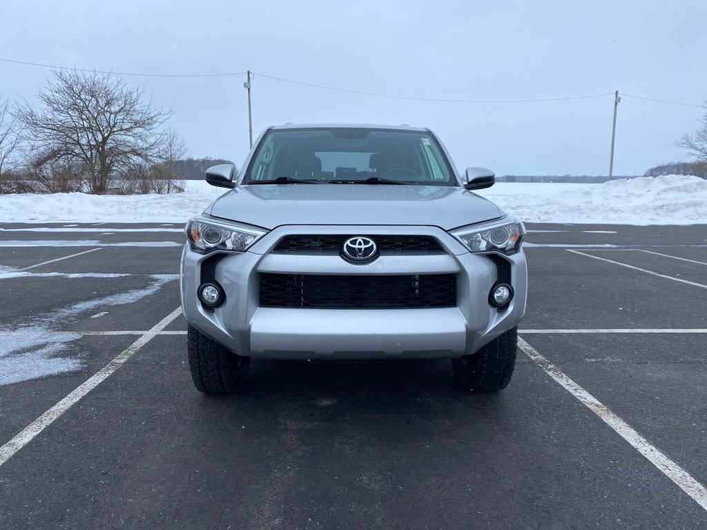 Used 2018 Toyota 4Runner SR5 AWD/4WD image 2