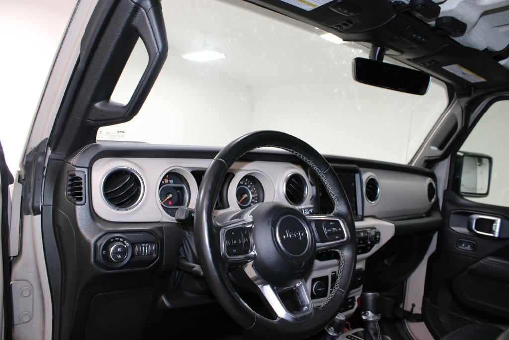 Used 2022 Jeep Gladiator Overland w/ Cold Weather Group AWD/4WD image 17