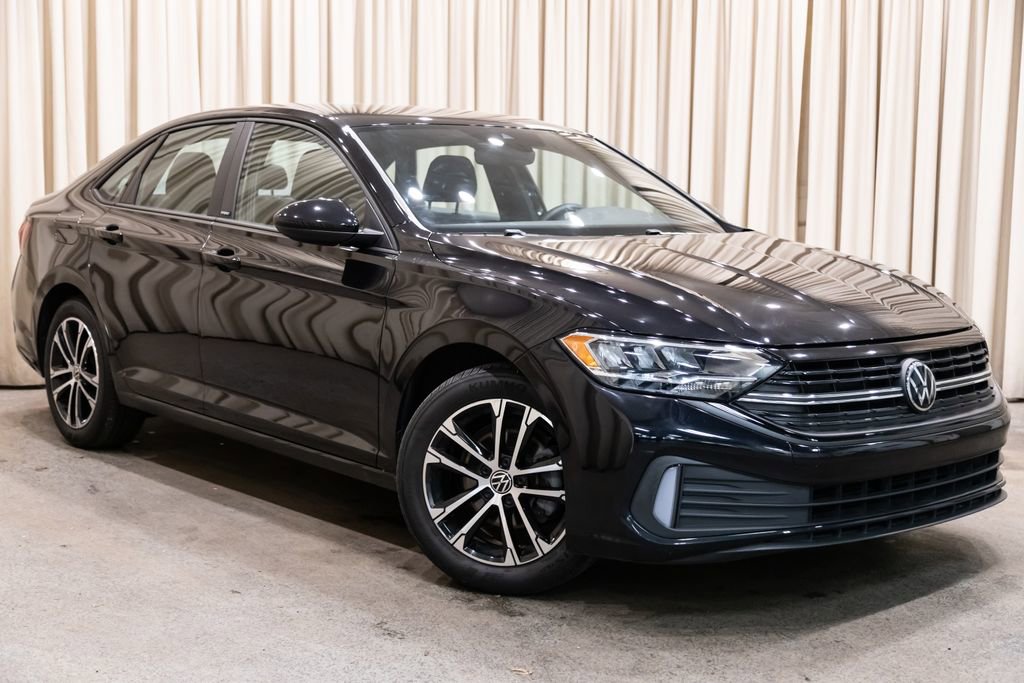 Used 2024 Volkswagen Jetta Sport image 2