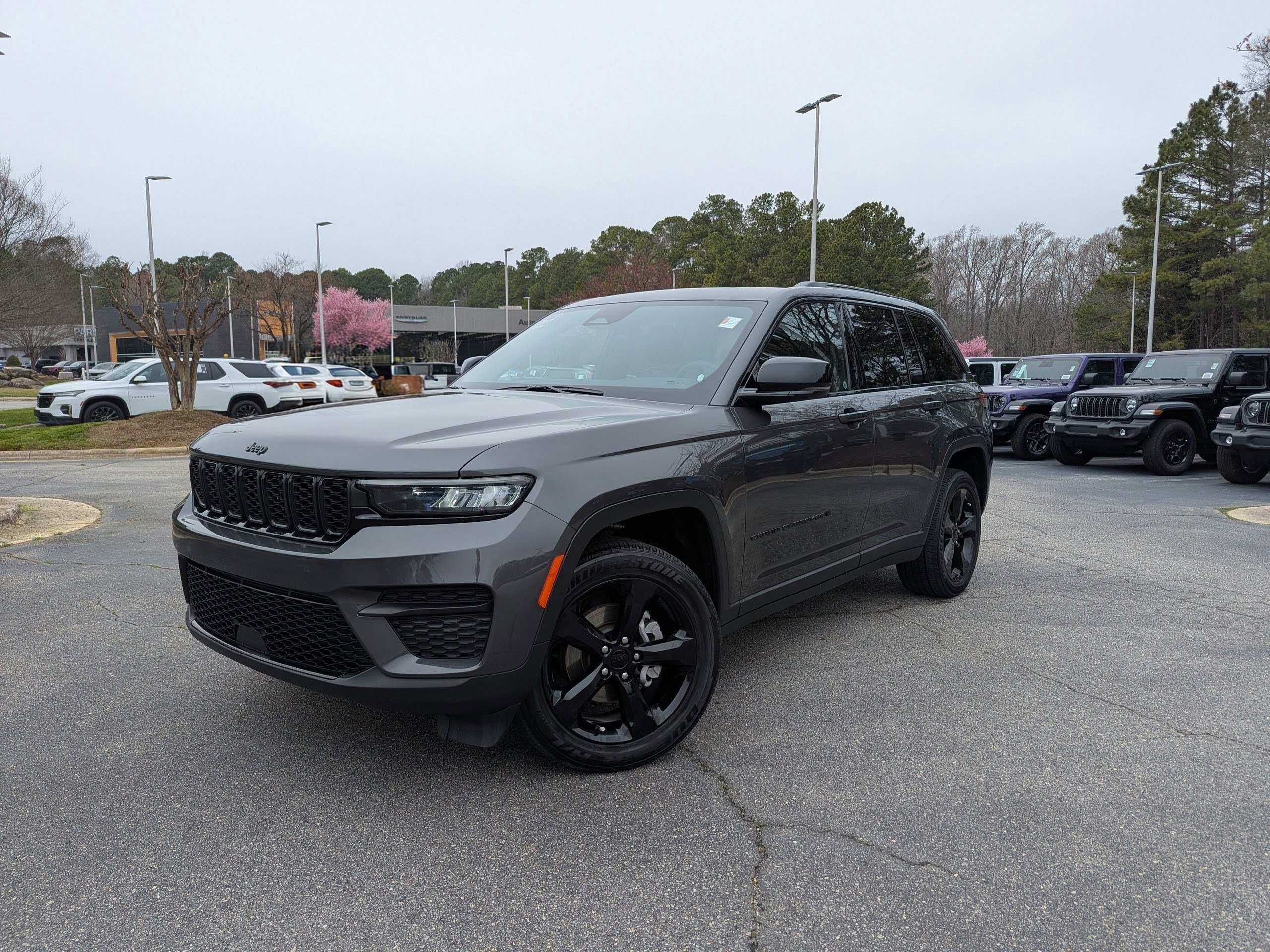 Certified 2023 Jeep Grand Cherokee Altitude image 1