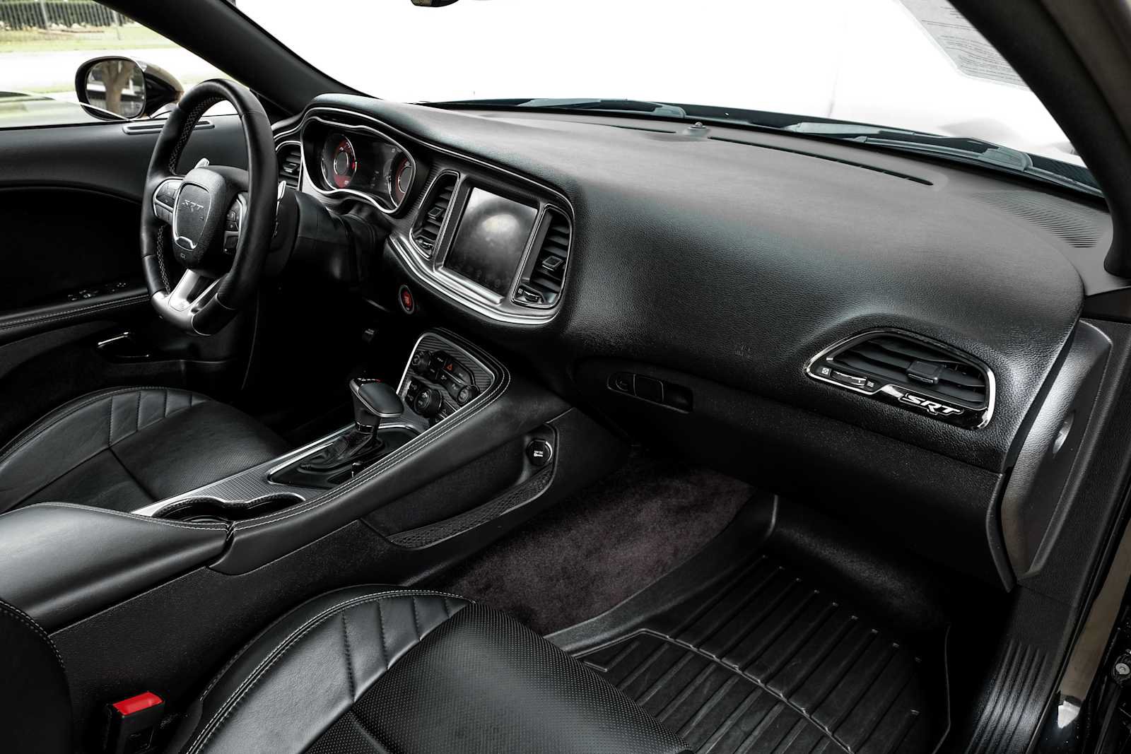 Used 2016 Dodge Challenger SRT Hellcat RWD image 10