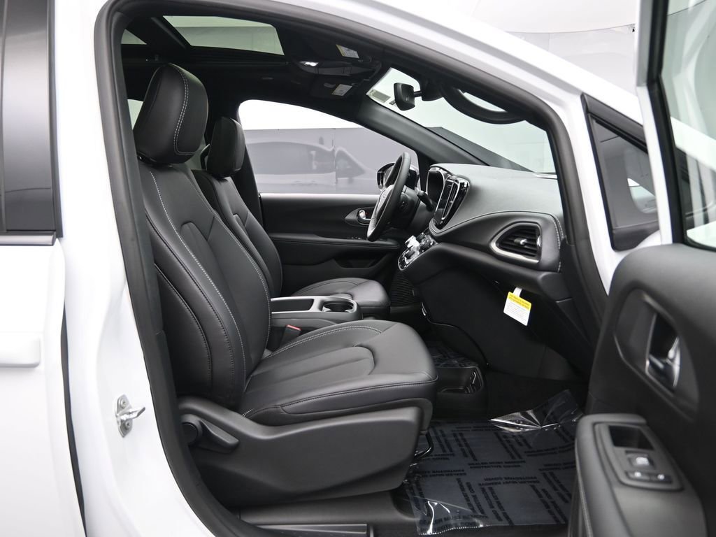 New 2026 Chrysler Pacifica Select image 27