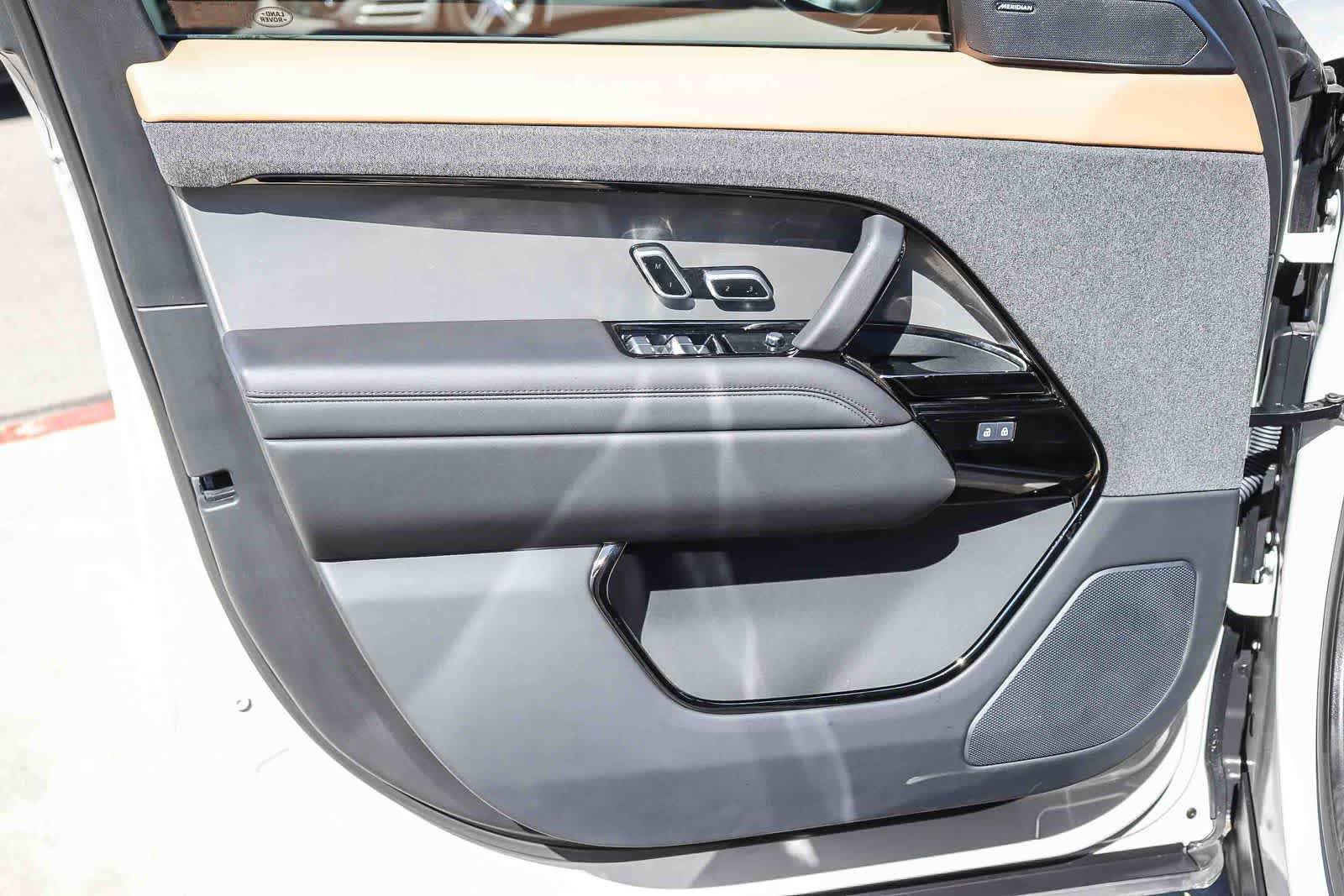 Used 2025 Land Rover Range Rover Sport Dynamic SE AWD/4WD image 18