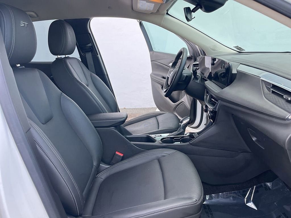 Used 2024 Buick Encore GX Sport Touring FWD image 56
