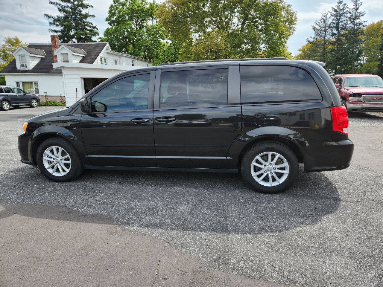 Used 2016 Dodge Grand Caravan SXT FWD image 10