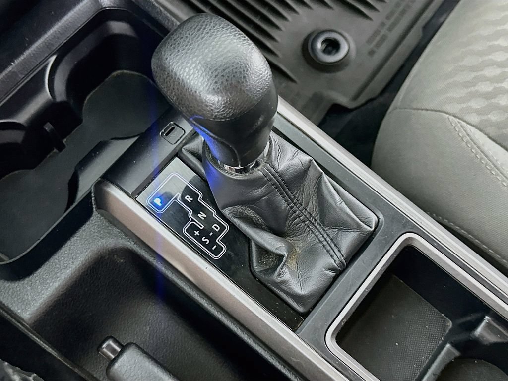Used 2020 Toyota Tacoma SR5 RWD image 32