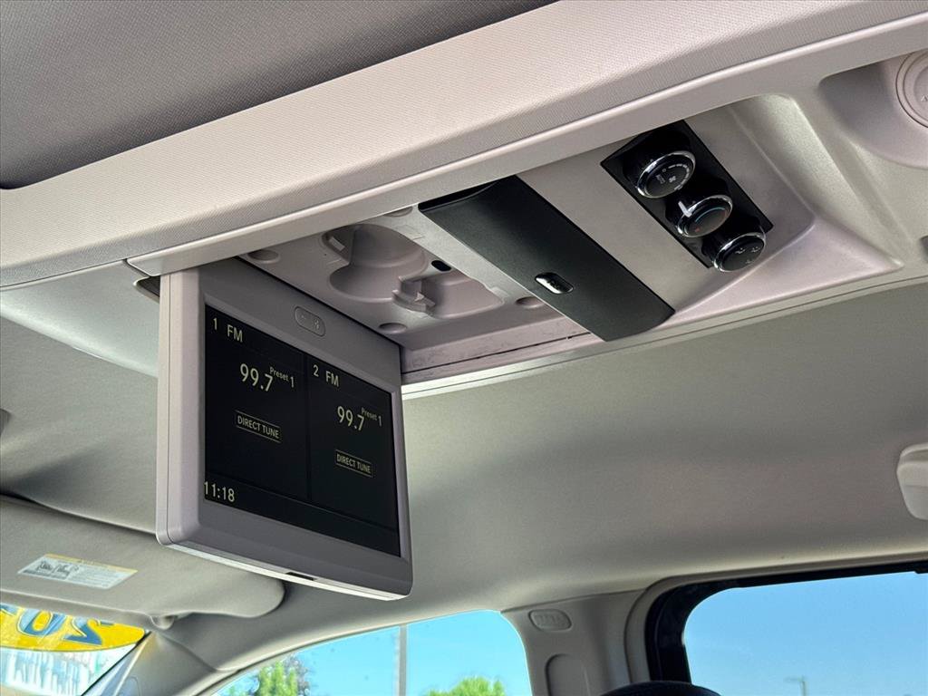Used 2014 Chrysler Town & Country Touring-L FWD image 13