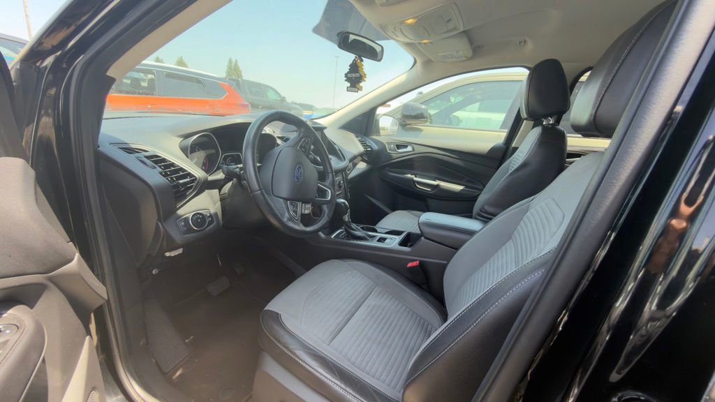 Used 2017 Ford Escape SE w/ Equipment Group 201A FWD image 6