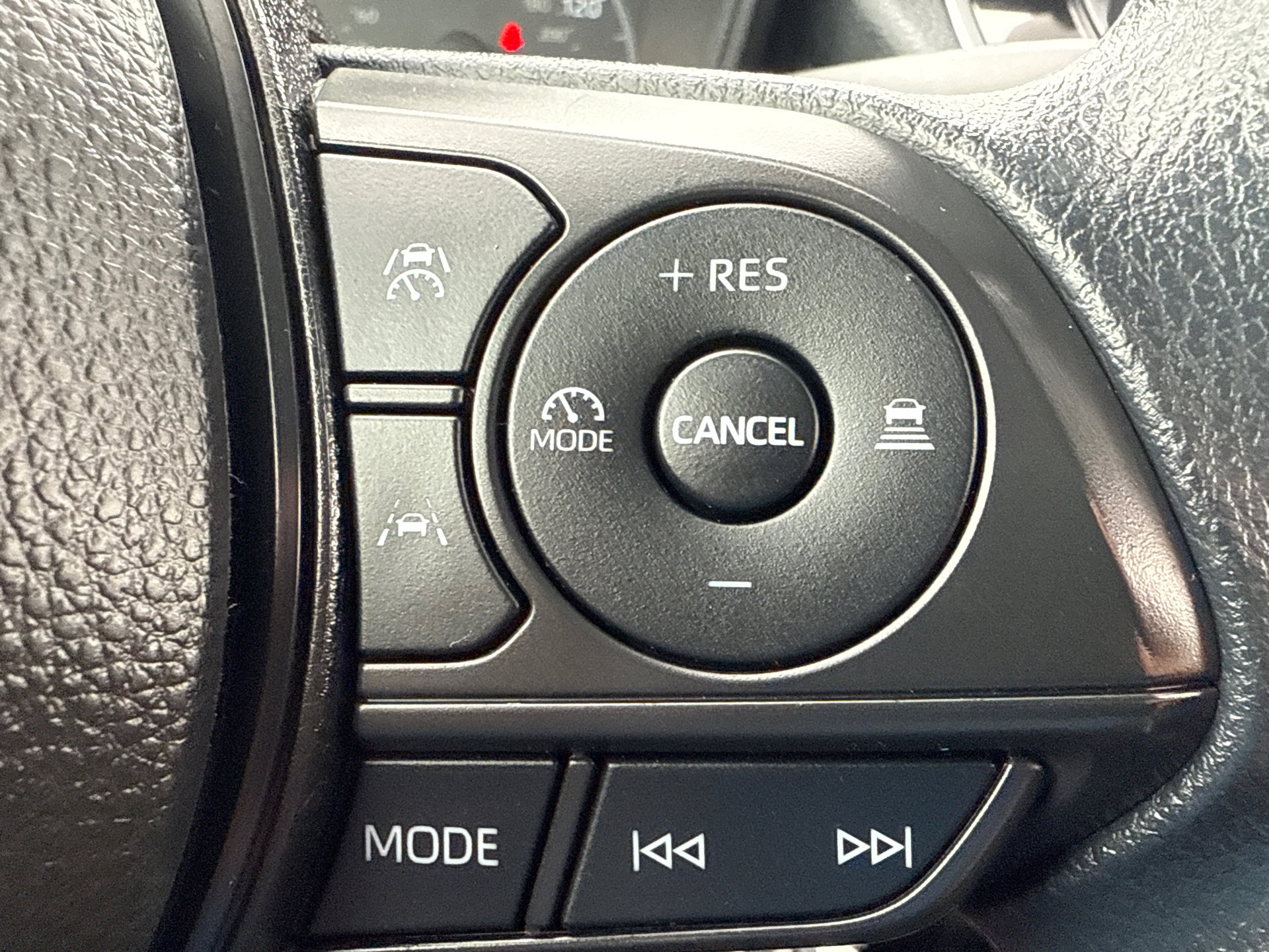 Used 2025 Toyota Corolla LE FWD image 29