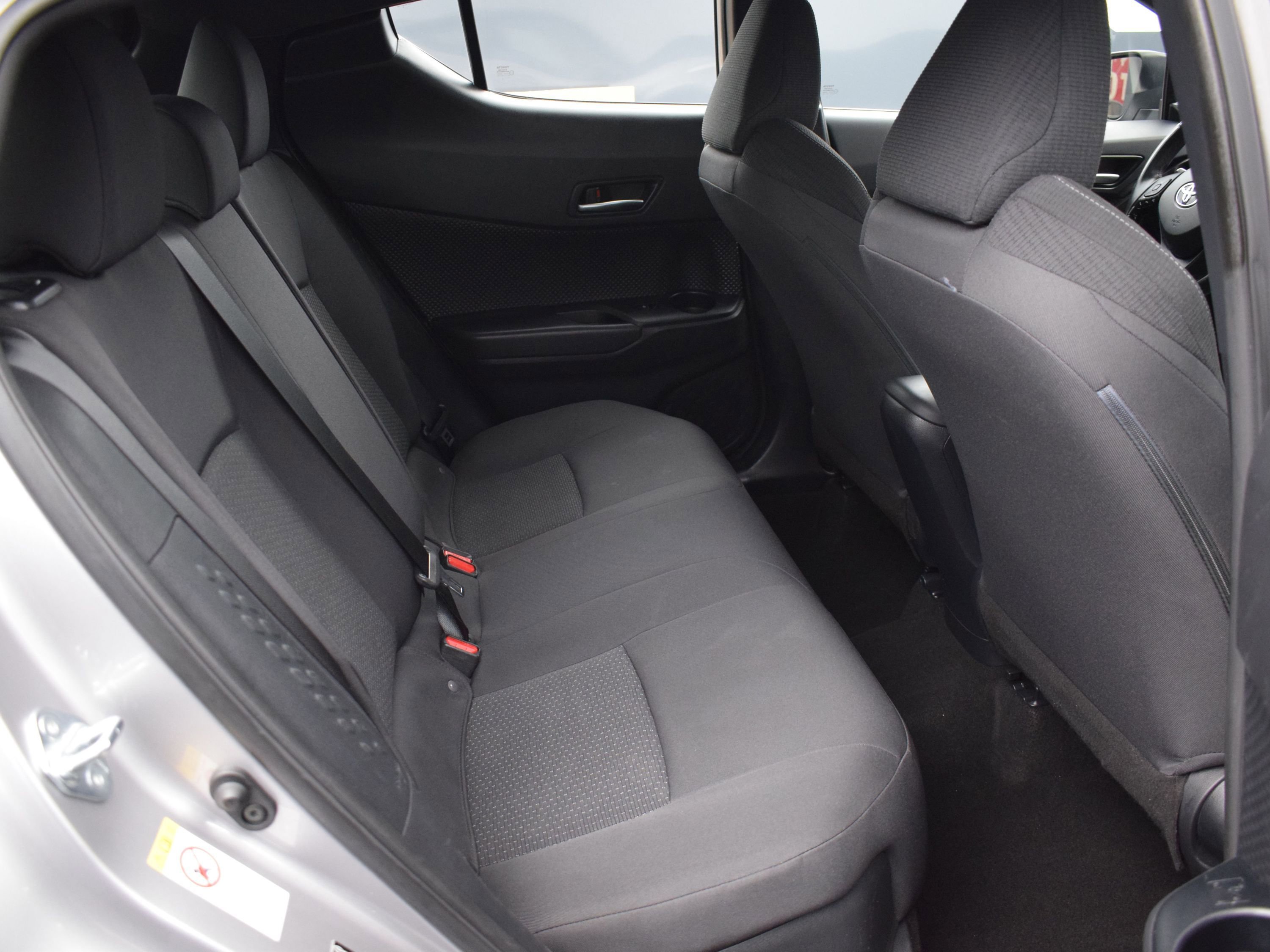 Used 2019 Toyota C-HR XLE image 11