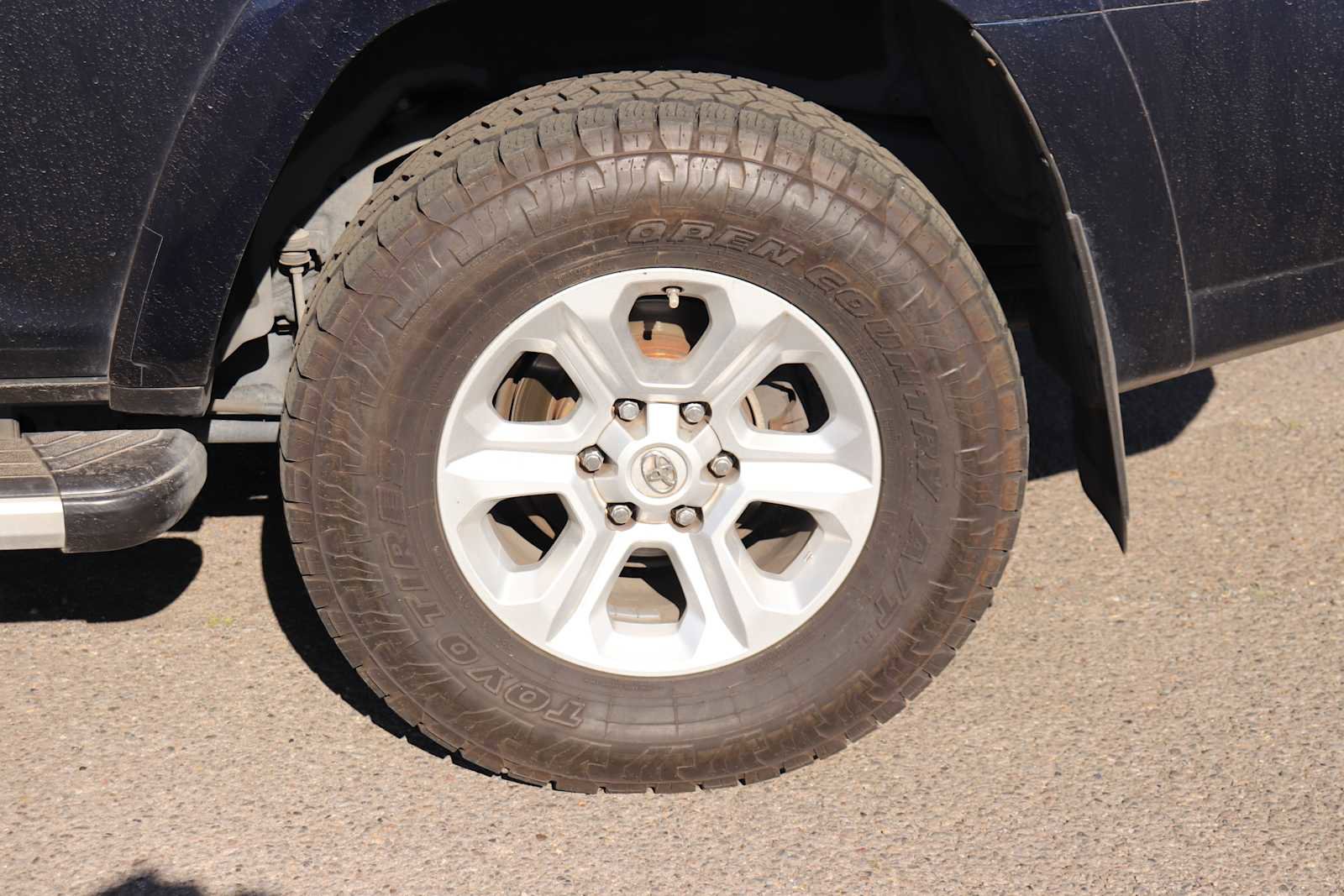 Used 2018 Toyota 4Runner SR5 AWD/4WD image 9
