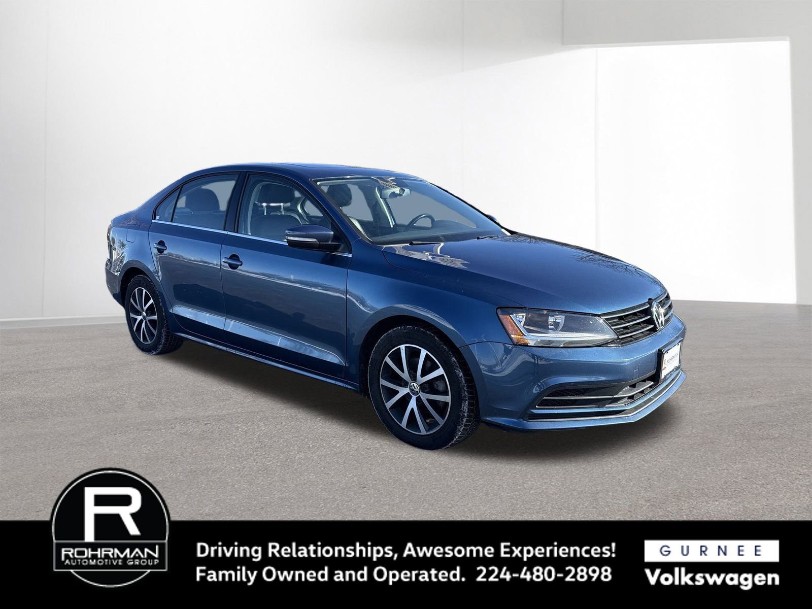 Used 2017 Volkswagen Jetta SE image 2