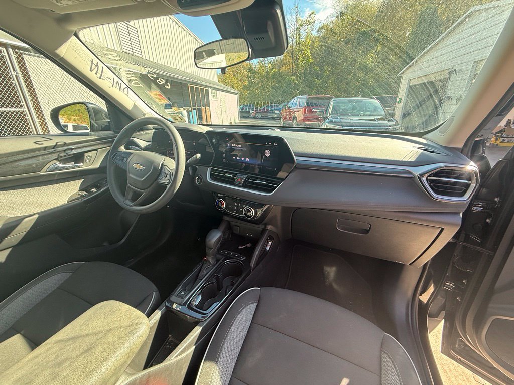 Used 2025 Chevrolet TrailBlazer LT AWD/4WD image 7