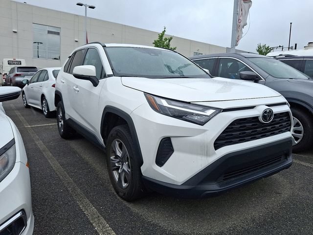 Used 2024 Toyota RAV4 XLE FWD image 3