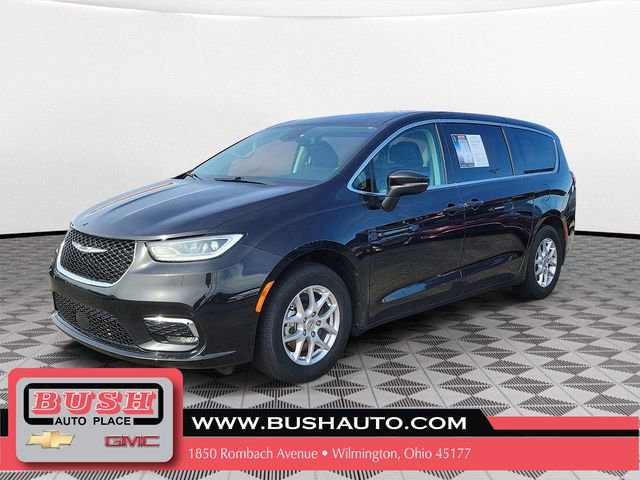 Used 2023 Chrysler Pacifica Touring-L image 2