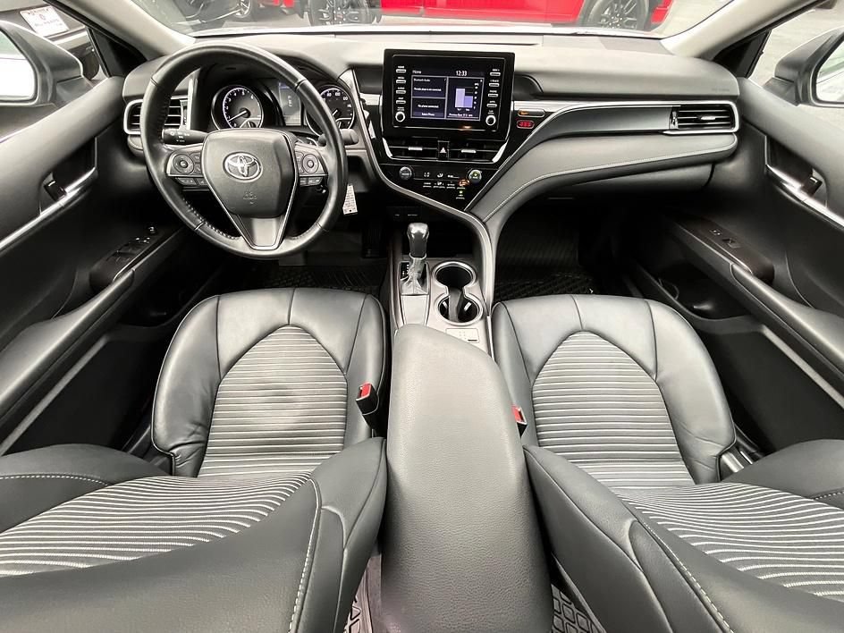 Used 2024 Toyota Camry SE FWD image 3