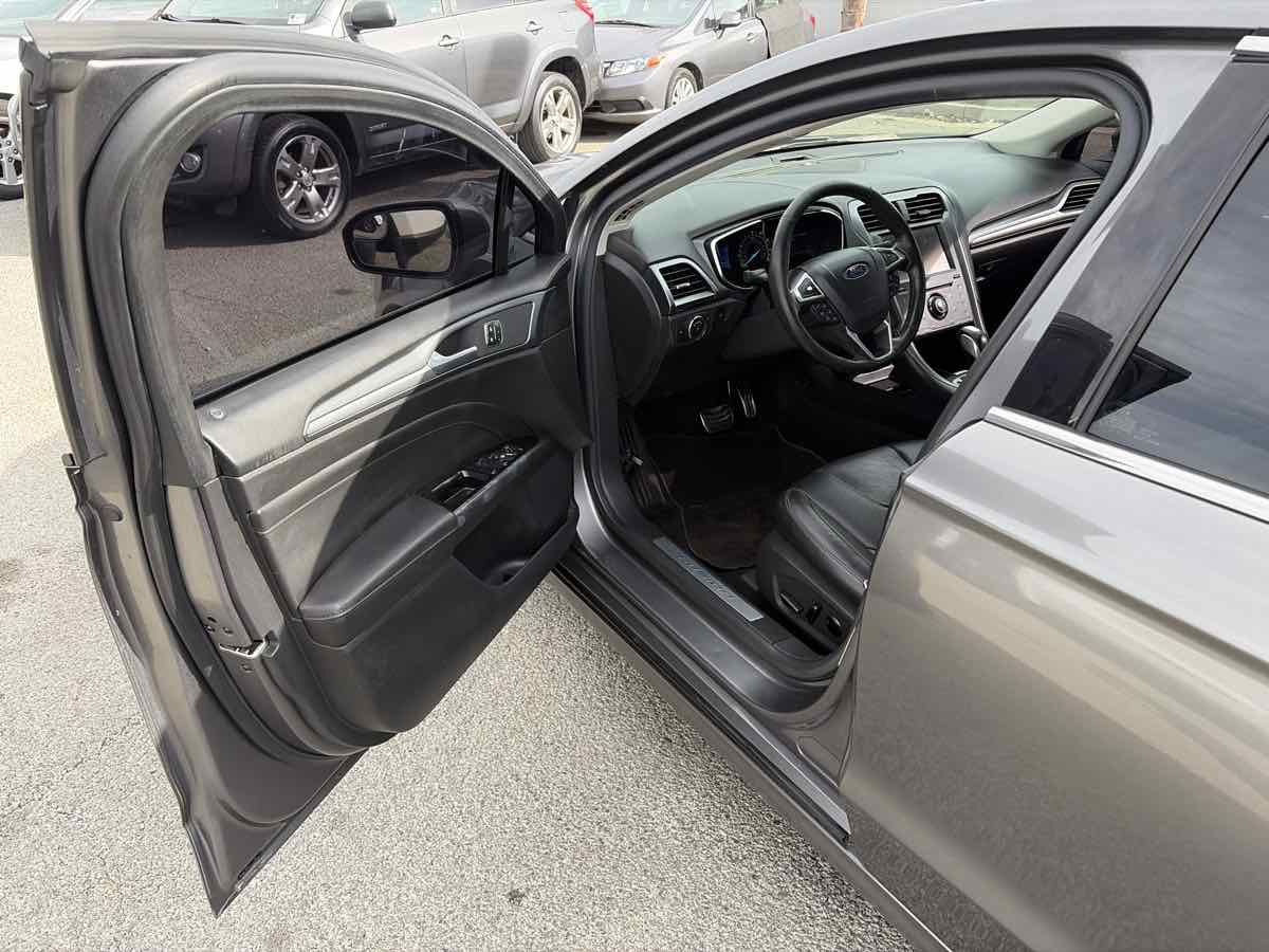 Used 2013 Ford Fusion Titanium FWD image 6