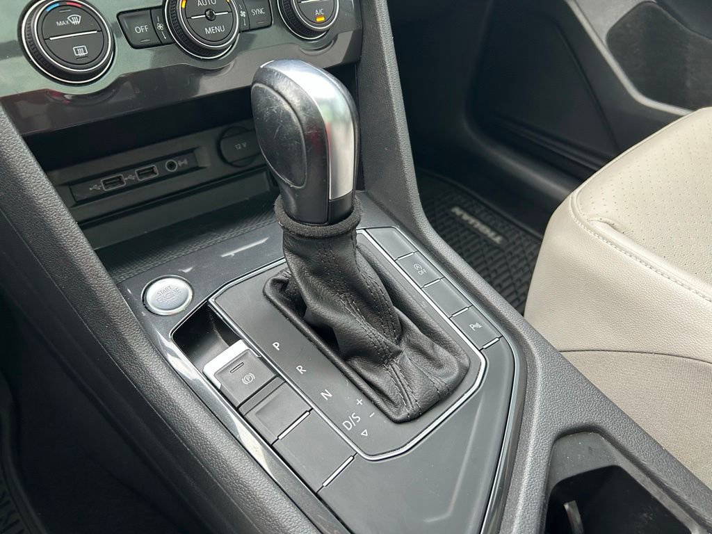 Used 2020 Volkswagen Tiguan SEL FWD image 28