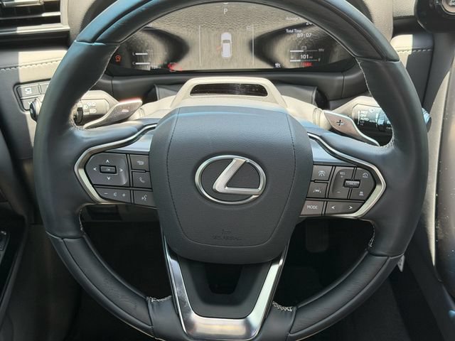 Used 2025 Lexus LX 600 4WD w/ Luxury Package image 17