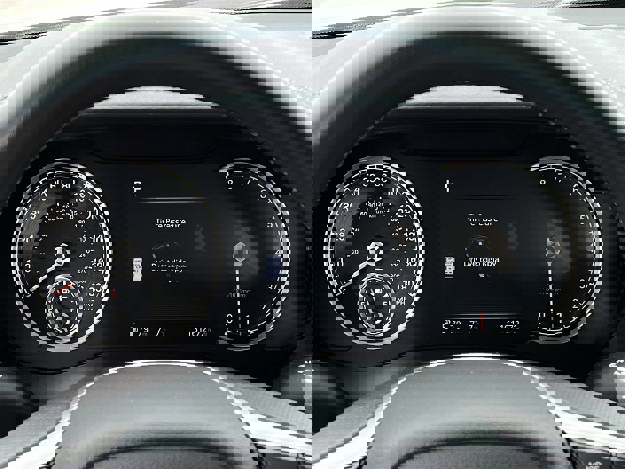 Used 2025 Genesis G70 2.5T image 13