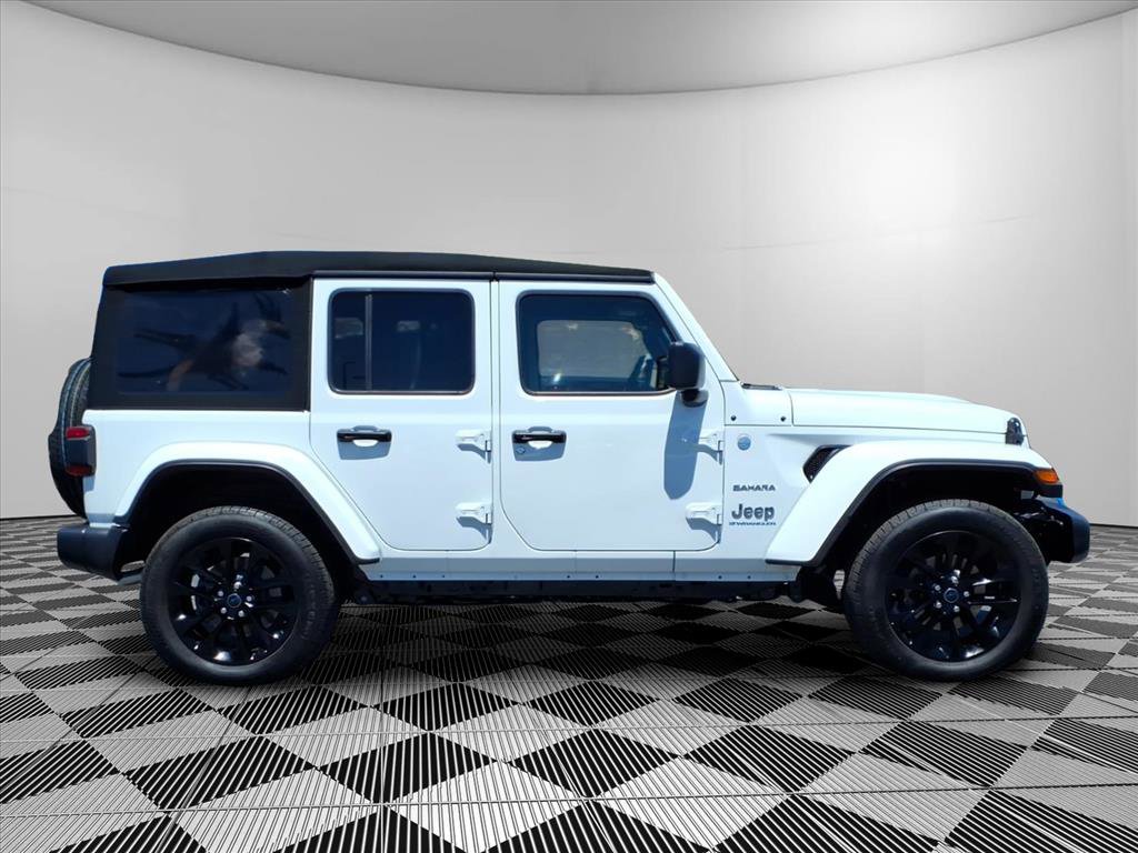 Used 2024 Jeep Wrangler Unlimited Sahara w/ Technology Group AWD/4WD image 4