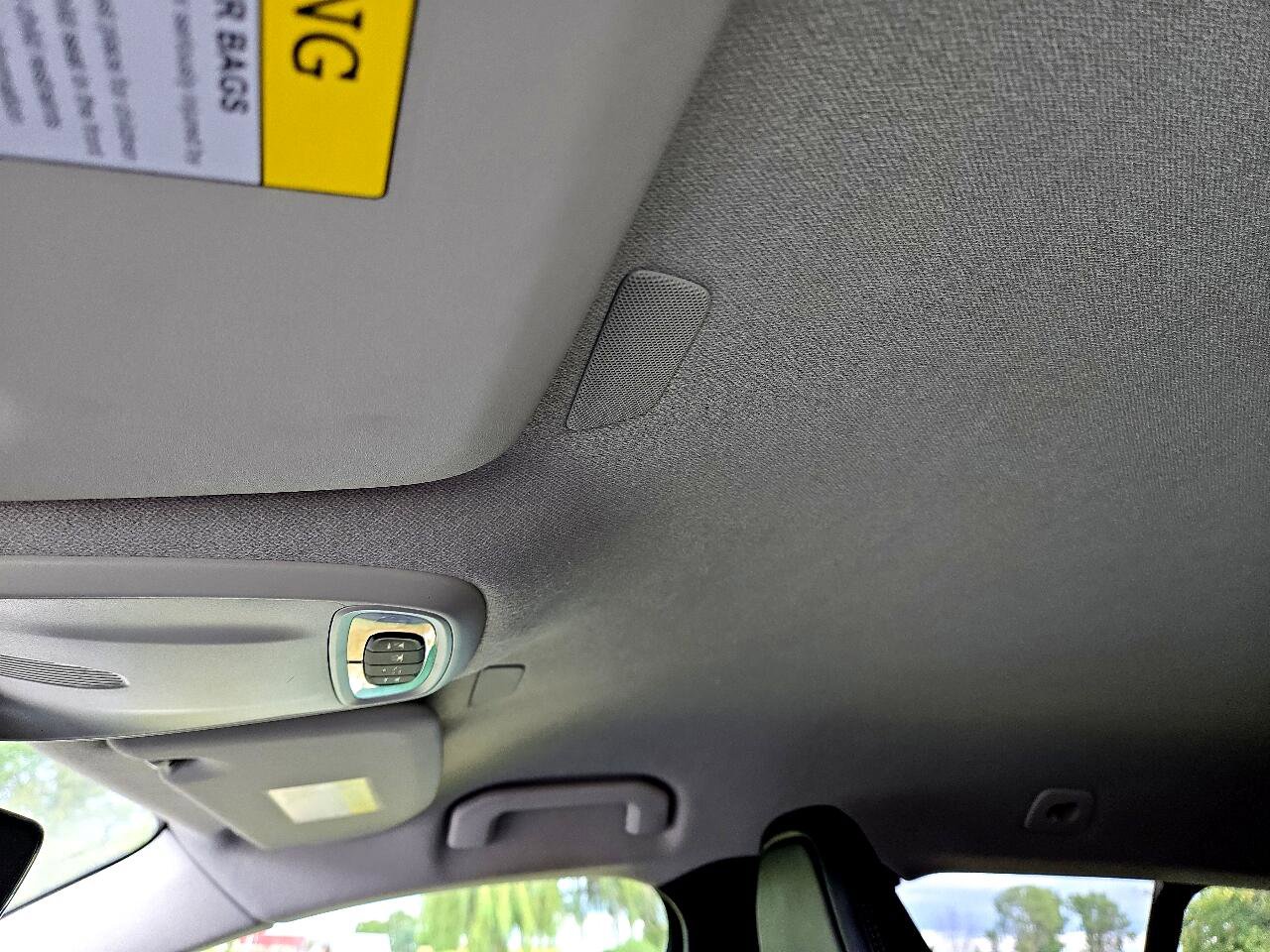 Used 2021 Volvo XC40 T4 Momentum image 28