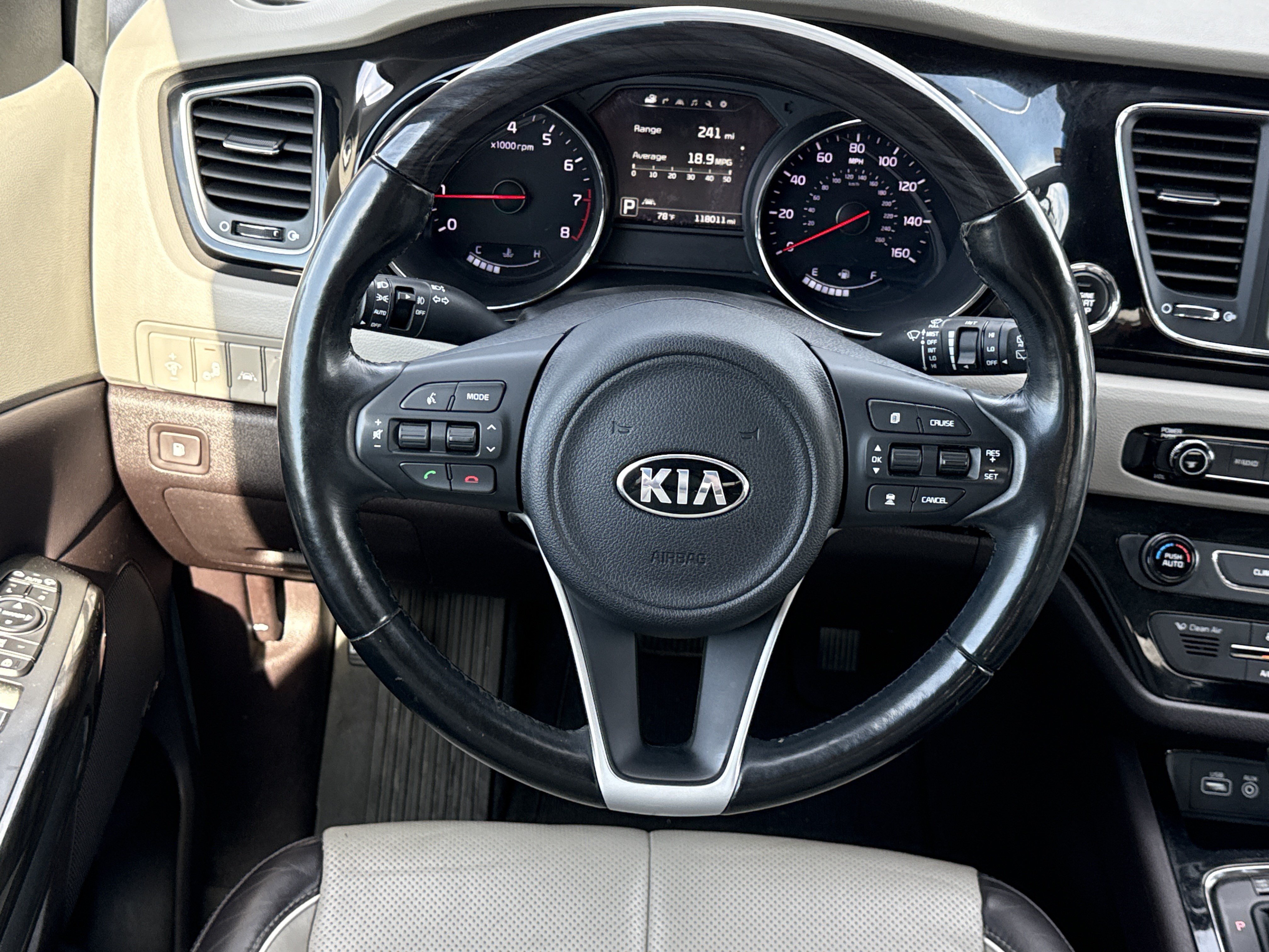 Used 2018 Kia Sedona SX Limited w/ SX Limited Prestige Package FWD image 17