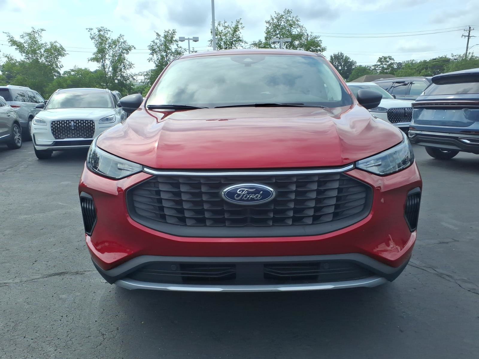 Used 2023 Ford Escape Active AWD/4WD image 2