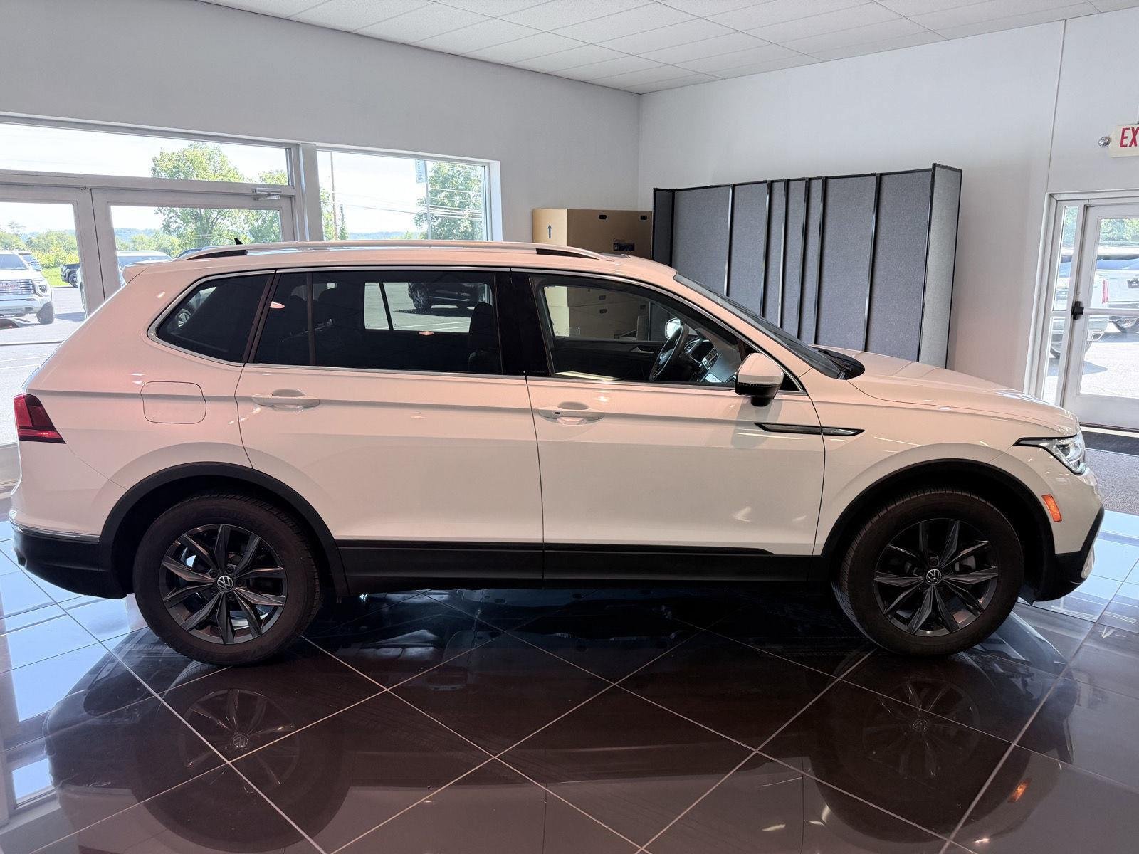 Used 2023 Volkswagen Tiguan SE AWD/4WD image 20