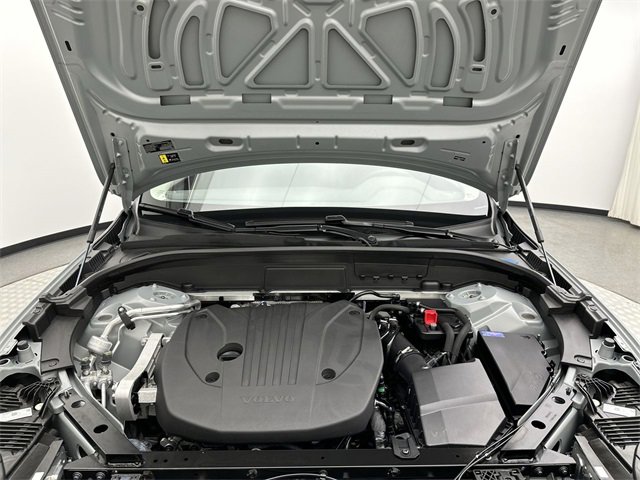 Used 2025 Volvo XC60 B5 Plus image 26